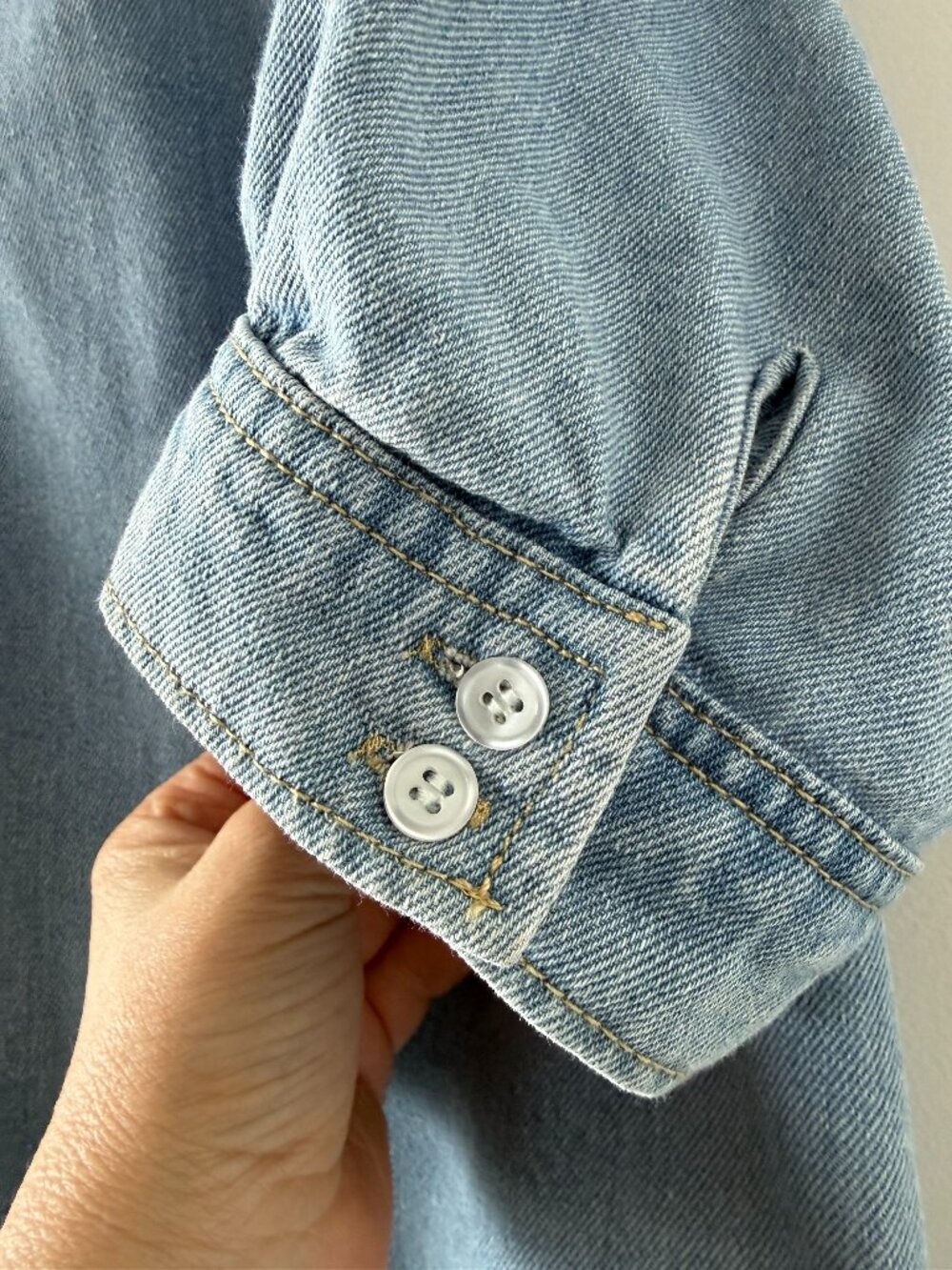 Velvet Heart Denim Lightweight Chambray Puff Sleeve Blouse | Medium - Picture 3 of 10